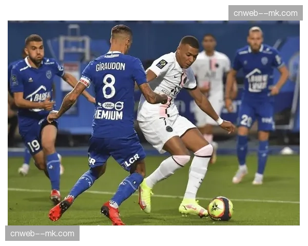 爆冷进行中：副班长特鲁瓦半场1-0领先积分榜第三的尼斯