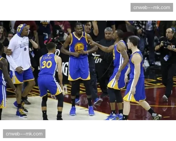 观察:勇士“死亡五小”阵容在场时,球队每百回合净胜分呈上升趋势 观察:勇士“死亡五小”阵容在场时,球队每百回合净胜分呈上升趋势